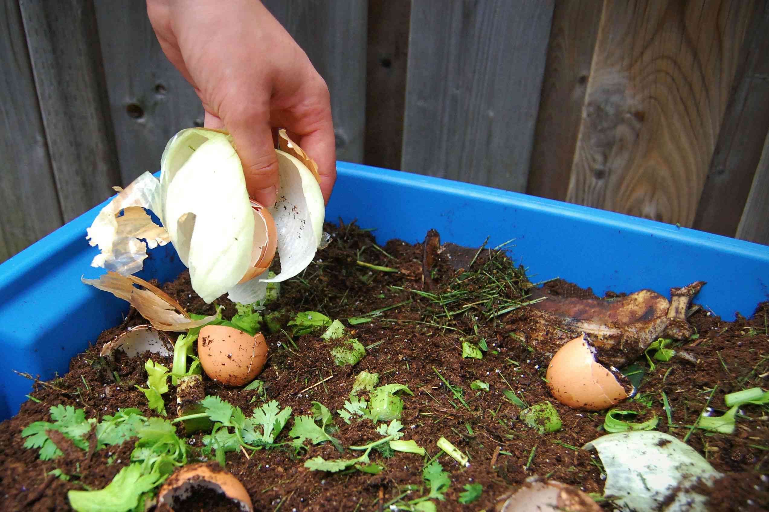 How one can Make a Compost Bin Using Plastic Storage Containers